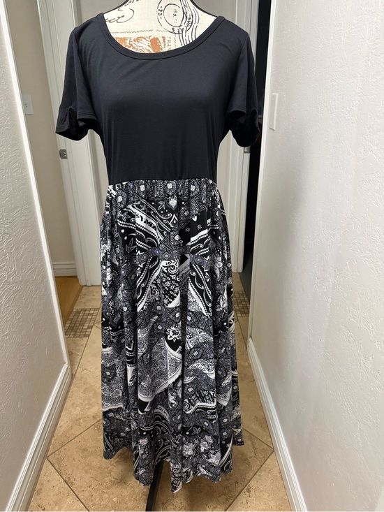 LuLaRoe Dresses & Skirts - LuLaRoe Black and White Paisley Midi Dress